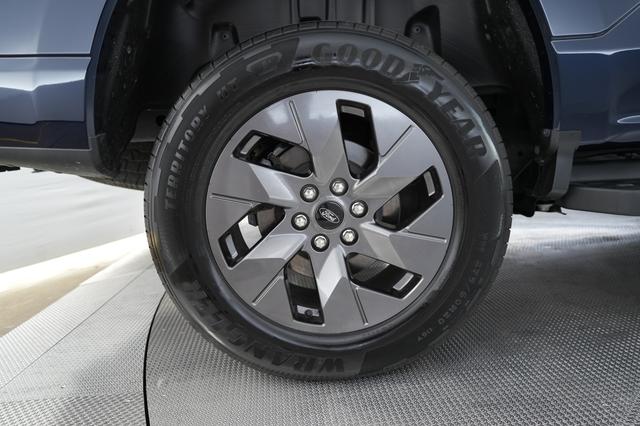 2024 Ford F-150 Lightning — photo 10 of 15