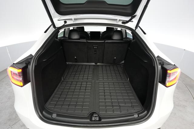 2024 Tesla Model Y — photo 6 of 27