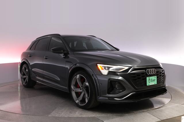 2024 Audi SQ8 e-tron — photo 10 of 24