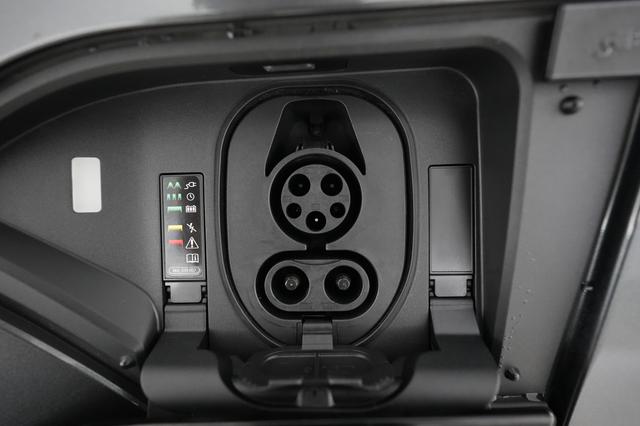 2024 Audi SQ8 e-tron — photo 8 of 24