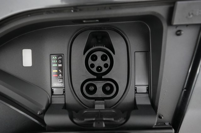 2024 Audi SQ8 e-tron — photo 8 of 24