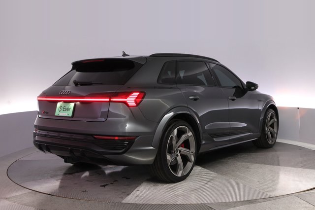 2024 Audi SQ8 e-tron — photo 2 of 24