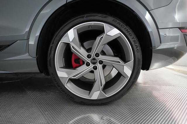 2024 Audi SQ8 e-tron — photo 7 of 24