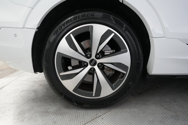 2024 Audi Q8 e-tron — photo 17 of 23