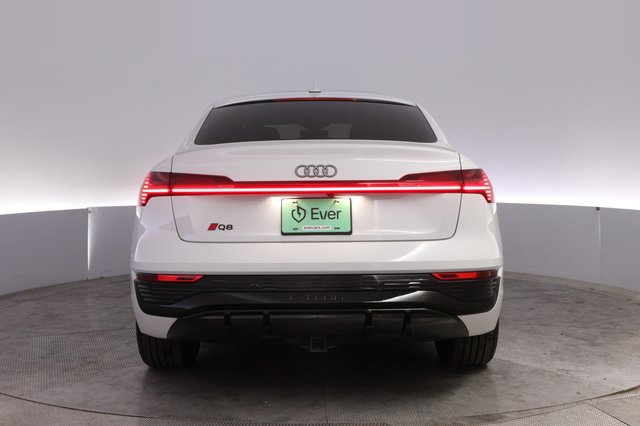 2024 Audi Q8 e-tron — photo 12 of 23
