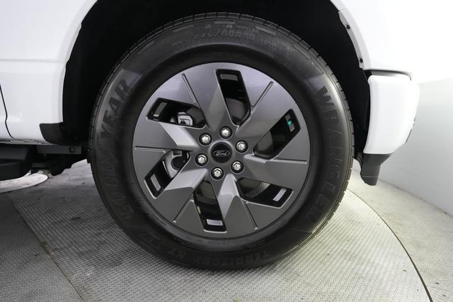2025 Ford F-150 Lightning — photo 10 of 17