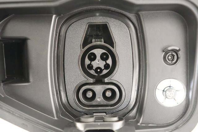 2025 Ford F-150 Lightning — photo 8 of 17