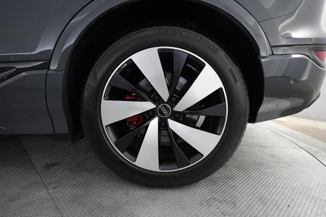 2025 Audi SQ6 e-tron — photo 7 of 25