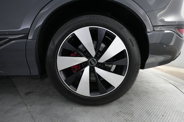 2025 Audi SQ6 e-tron — photo 7 of 25