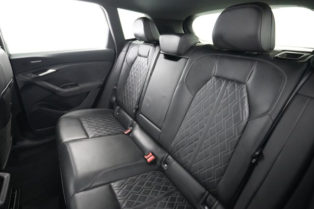 2025 Audi SQ6 e-tron — photo 19 of 25