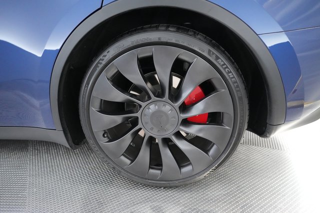 2023 Tesla Model Y — photo 17 of 21