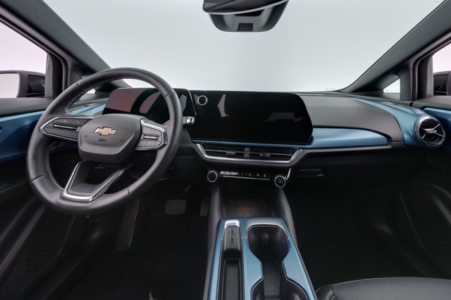 2024 Chevrolet Equinox EV — photo 21 of 23