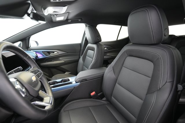 2024 Chevrolet Equinox EV — photo 3 of 23
