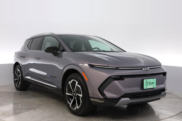 2024 Chevrolet Equinox EV — photo 10 of 23