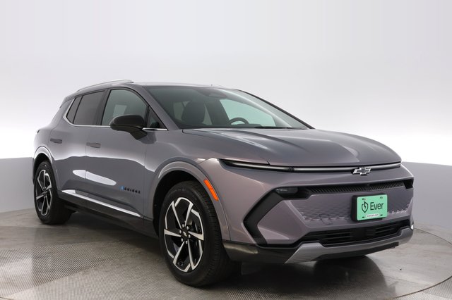 2024 Chevrolet Equinox EV — photo 10 of 23