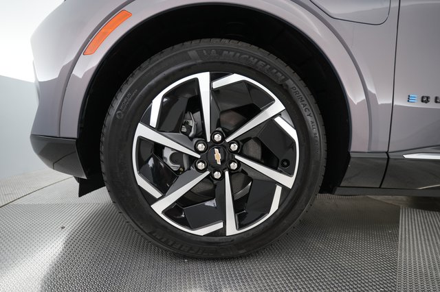 2024 Chevrolet Equinox EV — photo 15 of 23