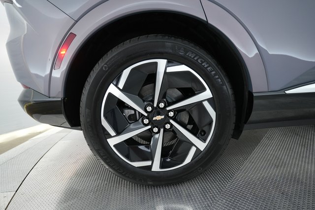 2024 Chevrolet Equinox EV — photo 17 of 23