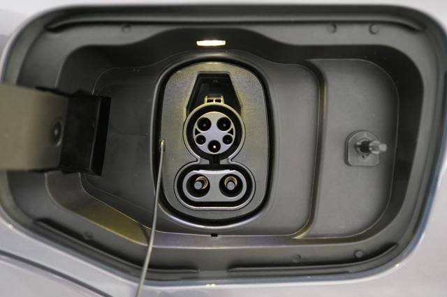 2024 Chevrolet Equinox EV — photo 8 of 23