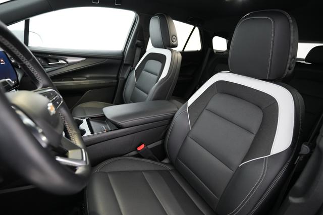 2024 Chevrolet Blazer EV — photo 3 of 24