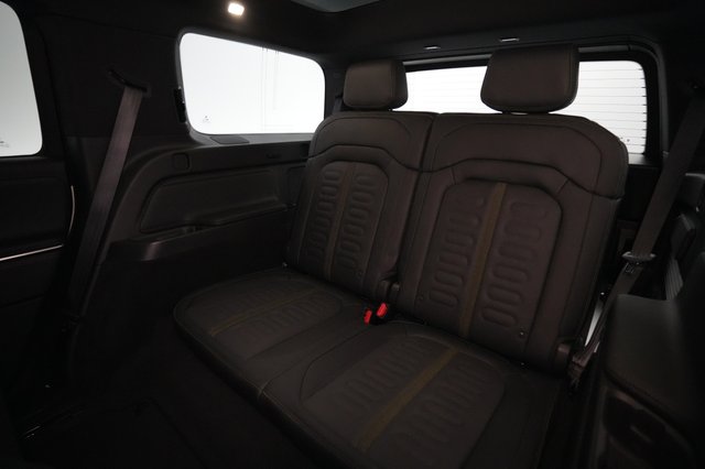 2025 Rivian R1S — photo 20 of 24