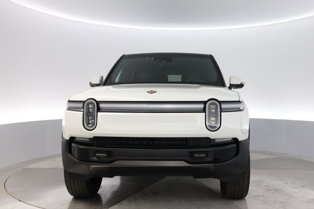 2025 Rivian R1S — photo 9 of 24