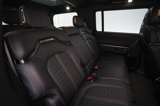 2025 Rivian R1S — photo 4 of 24