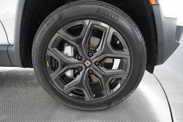 2025 Rivian R1S — photo 15 of 24