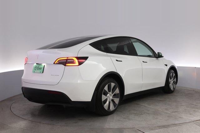2023 Tesla Model Y — photo 2 of 26