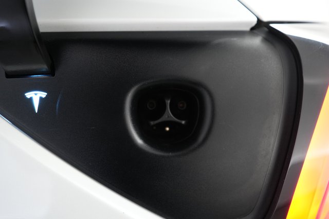 2023 Tesla Model Y — photo 8 of 26