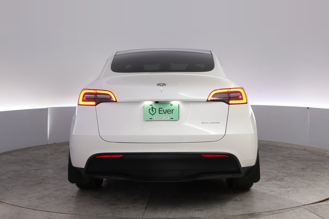 2023 Tesla Model Y — photo 12 of 26