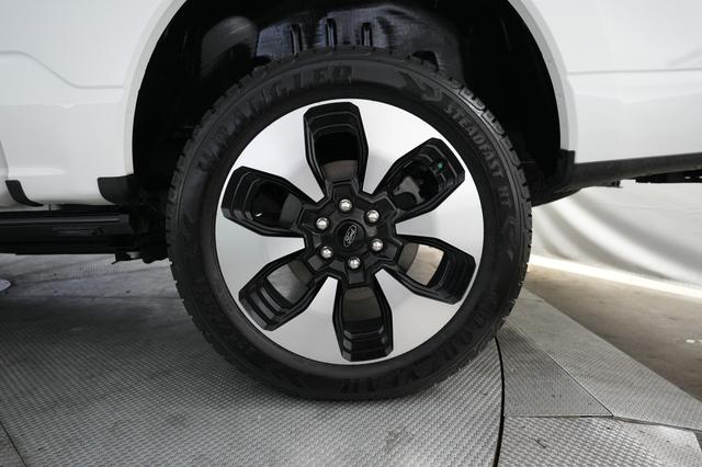 2023 Ford F-150 Lightning — photo 7 of 18