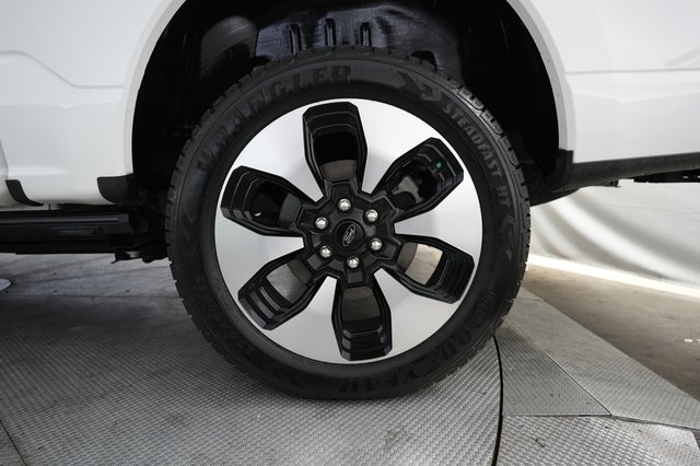 2023 Ford F-150 Lightning — photo 7 of 18
