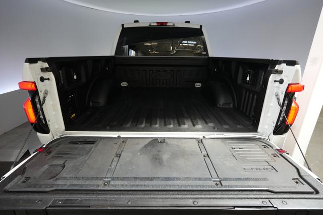 2023 Ford F-150 Lightning — photo 6 of 18