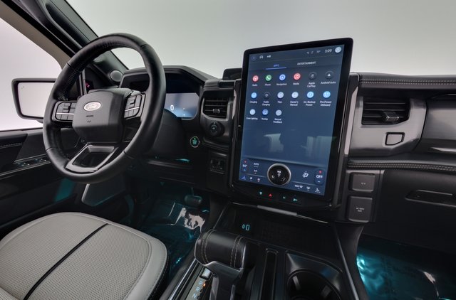 2023 Ford F-150 Lightning — photo 14 of 18