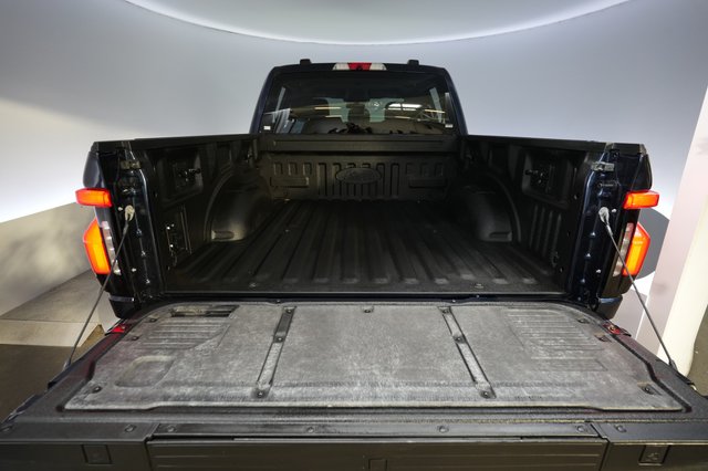 2023 Ford F-150 Lightning — photo 6 of 18