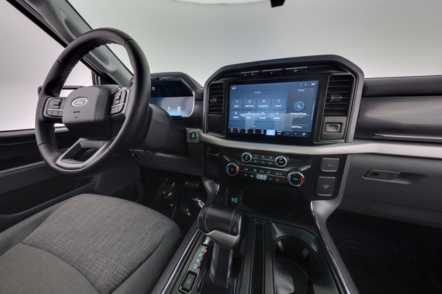 2023 Ford F-150 Lightning — photo 14 of 18