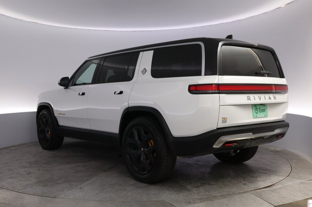 2023 Rivian R1S — photo 13 of 25