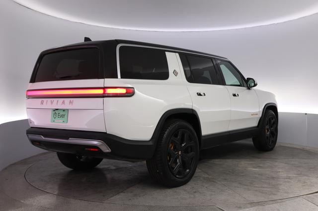 2023 Rivian R1S — photo 2 of 25