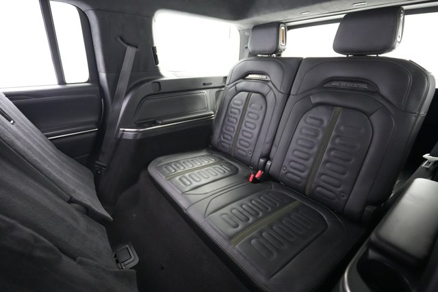 2023 Rivian R1S — photo 21 of 25
