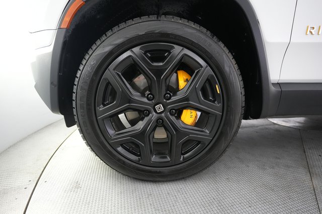 2023 Rivian R1S — photo 16 of 25