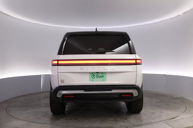 2023 Rivian R1S — photo 12 of 25