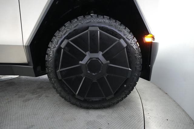 2024 Tesla Cybertruck — photo 10 of 18