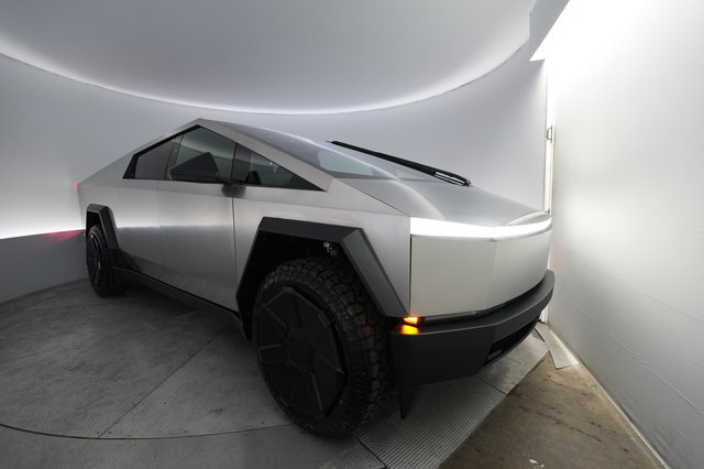 2024 Tesla Cybertruck — VIN 7G2CEHED1RA039486