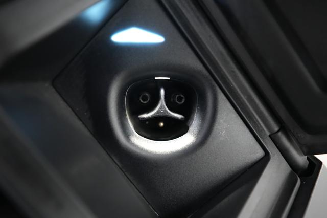 2024 Tesla Cybertruck — photo 8 of 18