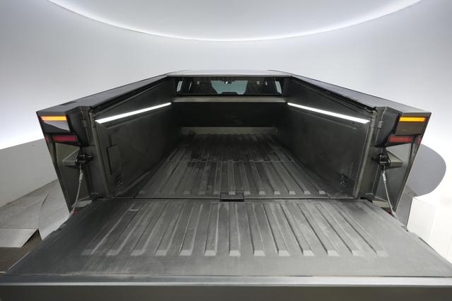 2024 Tesla Cybertruck — photo 6 of 18
