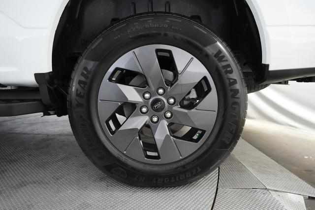 2025 Ford F-150 Lightning — photo 7 of 22
