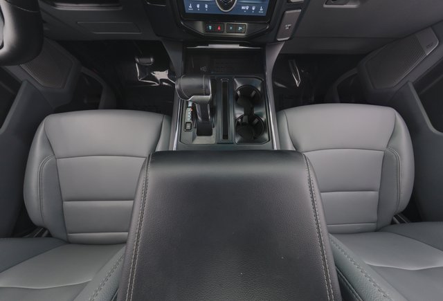 2025 Ford F-150 Lightning — photo 16 of 22
