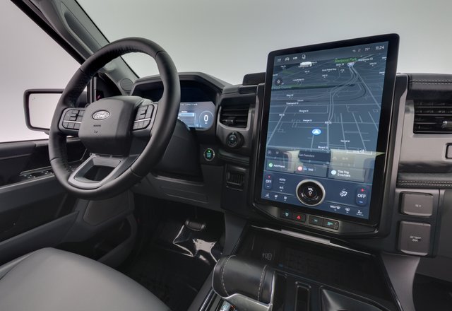 2025 Ford F-150 Lightning — photo 14 of 22