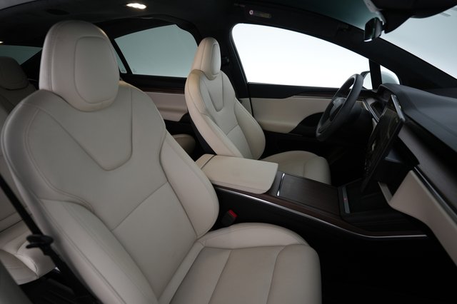 2023 Tesla Model X — photo 18 of 26