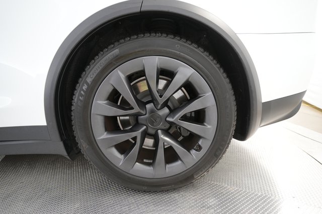 2023 Tesla Model X — photo 7 of 26